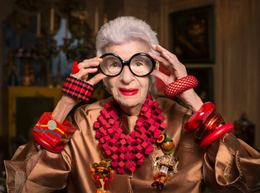 Mês da mulher: moda tem idade? Iris Apfel prova que não!